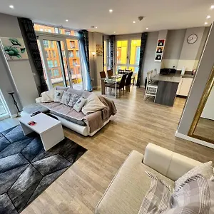 luxury-5-penthouse-greenwich-sleep-9-with-parking.cambridgehotelsuk.com/