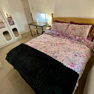 Vernon Place Town Centre, Vernon 3-bed With Parking, 1a Vernon Court 2-bed With Parking, 1b No Parking, Off The High Street Next To Sandford Park Holiday home